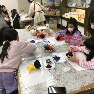 みんなでさるぼぼ作り！